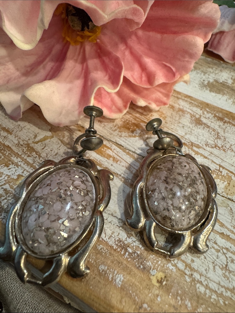 Vintage-Style Pink Glitter Cabochon Screw-Back Earrings